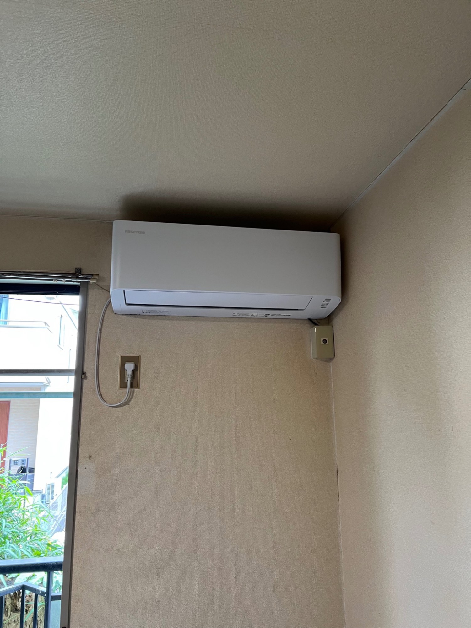 交換後:ハイセンス スタンダードエアコン 2.2kW・6畳用(HA-S22G-W)