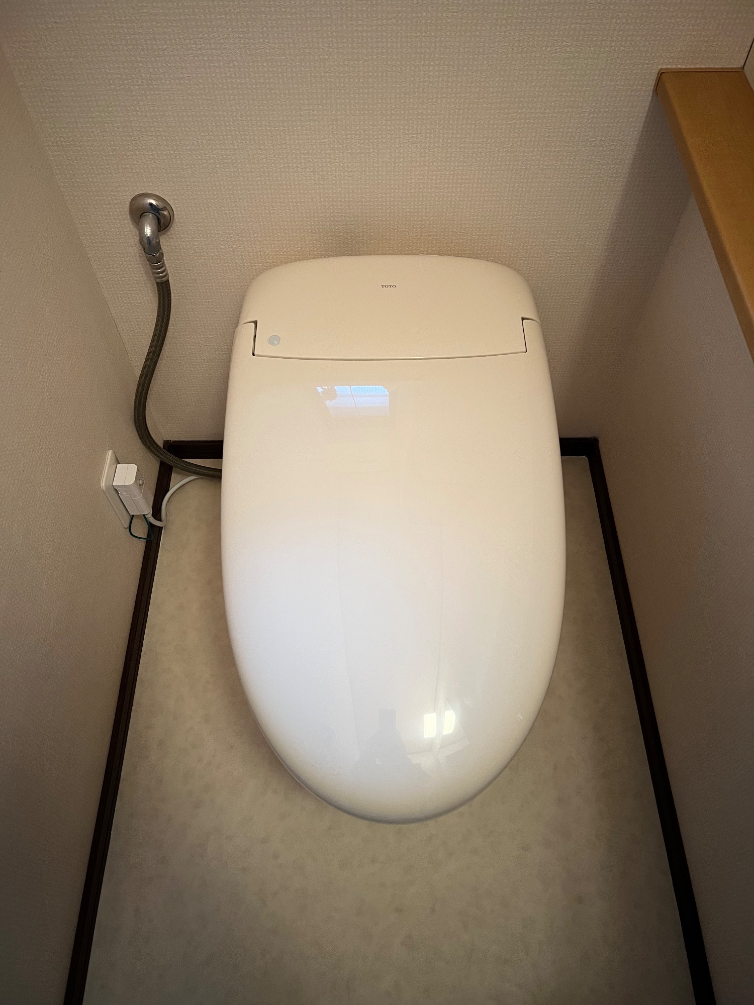 TOTOネオレストへの交換後。丸みのあるデザインで、すっきりしたトイレ空間に